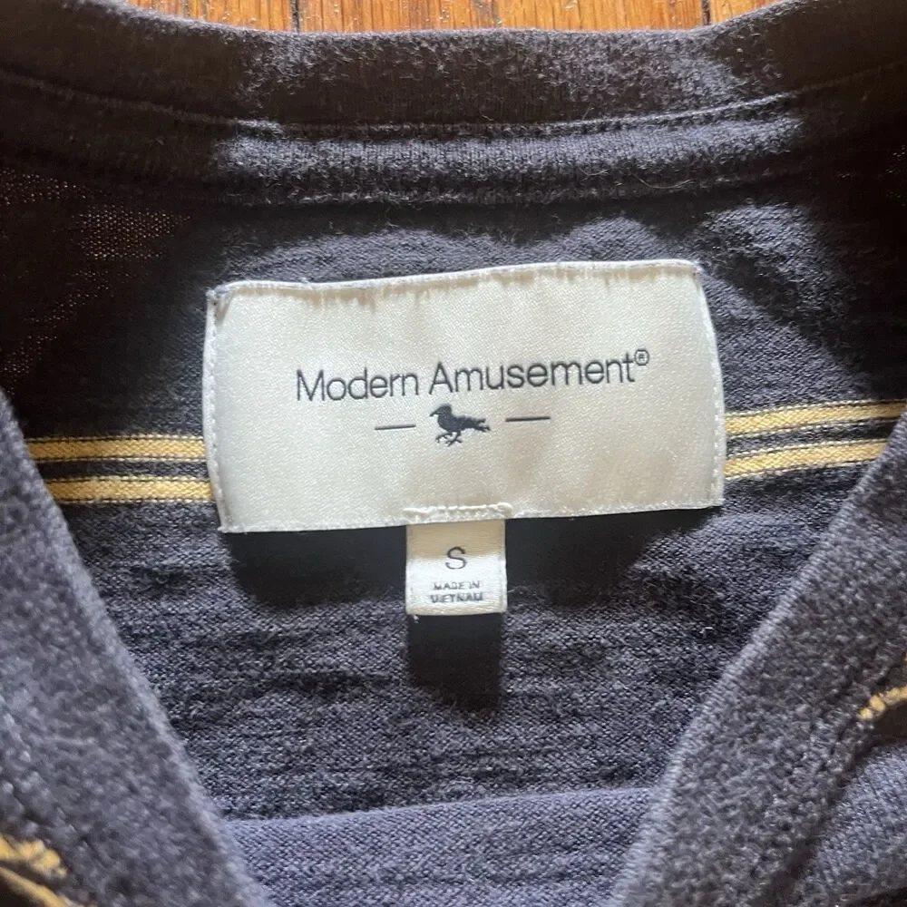 Modern Amusement Mens Long Sleeve Pullover Shirt Size Small - Picture 3 of 9